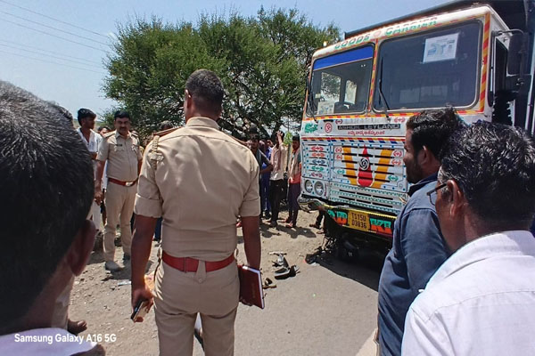 ಟಿಪ್ಪರ್- ಬೈಕ್ ನಡುವೆ ಭೀಕರ ಅಪಘಾತ: ಸ್ಥಳದಲ್ಲೇ ಇಬ್ಬರ ದುರ್ಮ*ರಣ
