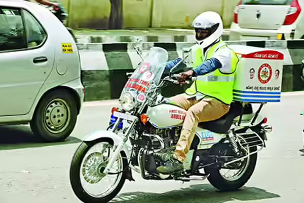 ಟ್ರಾಫಿಕ್‌ಗೆ ಬ್ರೇಕ್, ಚಿಕಿತ್ಸೆಗೆ ಸ್ಪೀಡ್: ರಾಜ್ಯದಲ್ಲಿ ಮತ್ತೆ ಬೈಕ್ ಆ್ಯಂಬುಲೆನ್ಸ್ ಜಾರಿಗೆ ಚರ್ಚೆ