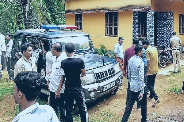 ಕಡಬದಲ್ಲಿ ಹೃದಯ ವಿದ್ರಾವಕ ಘಟನೆ: ಪತ್ನಿ ಶ*ವದ ಪಕ್ಕದಲ್ಲೇ ನೇಣಿಗೆ ಕೊರಳೊಡ್ಡಿದ ಪತಿ, ಎರಡು ವರ್ಷದ ಕಂದಮ್ಮ ಅನಾಥ