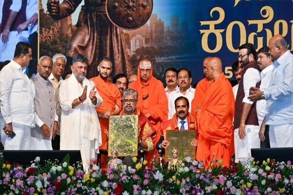 ಸಾಧಕರಿಗೆ ಸಂದ ನಾಡಪ್ರಭು ಗೌರವ: ಕ್ರಿಕೆಟ್ ದಿಗ್ಗಜ ರಾಹುಲ್ ದ್ರಾವಿಡ್, ಎಂಜಿನಿಯರ್ ವಿಶ್ವನಾಥ್‌ಗೆ ಕೆಂಪೇಗೌಡ ಪ್ರಶಸ್ತಿ ಪ್ರದಾನ ಮಾಡಿದ ಸಿಎಂ!