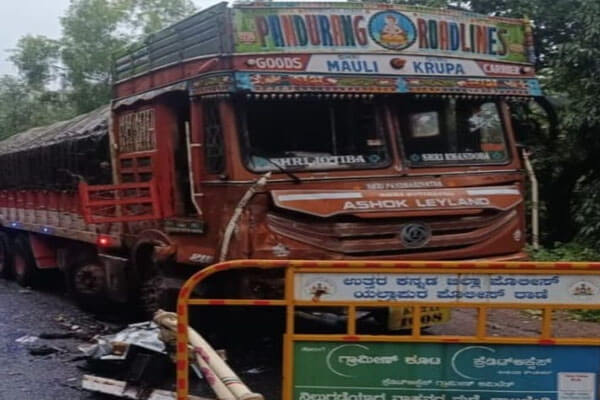 ಕಾರವಾರದಲ್ಲಿ ಭೀಕರ ರಸ್ತೆ ಅಪಘಾತ: ಕ್ರೂಸರ್-ಲಾರಿ ಮುಖಾಮುಖಿ, 6 ಜನರ ದಾರುಣ ಸಾ*ವು