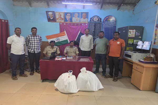 ಗದಗ ರೈಲ್ವೆ ನಿಲ್ದಾಣದಲ್ಲಿ ನಿಂತಿದ್ದ ರೈಲಿನ ಶೌಚಾಲಯದಲ್ಲಿ 9.56 ಲಕ್ಷ ರೂ. ಮೌಲ್ಯದ ಗಾಂಜಾ ಪತ್ತೆ