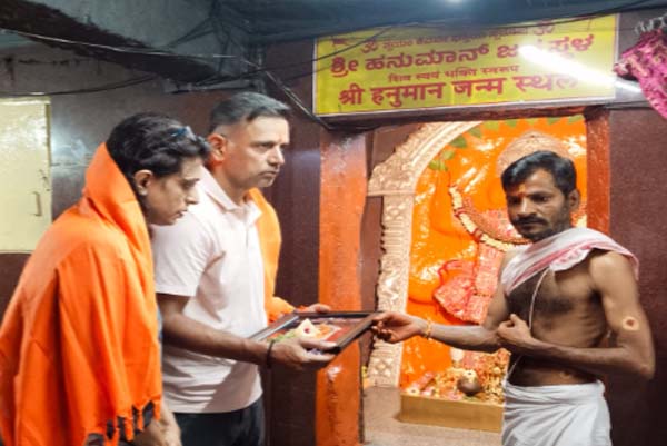 ಕೊಪ್ಪಳದ ಅಂಜನಾದ್ರಿಗೆ ಕ್ರಿಕೆಟಿಗ ರಾಹುಲ್‌ ದ್ರಾವಿಡ್‌ ಭೇಟಿ: ಹನುಮನಿಗೆ ವಿಶೇಷ ಪೂಜೆ