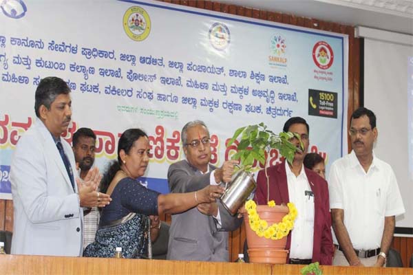 ಆಧುನಿಕ ಸಮಾಜದ ಕಪ್ಪು ಛಾಯೆ ‘ಮಾನವ ಕಳ್ಳಸಾಕಾಣಿಕೆ’: ಚಿತ್ರದುರ್ಗದಲ್ಲಿ ಪ್ರಧಾನ ಜಿಲ್ಲಾ ನ್ಯಾಯಾಧೀಶರ ಕಳವಳ