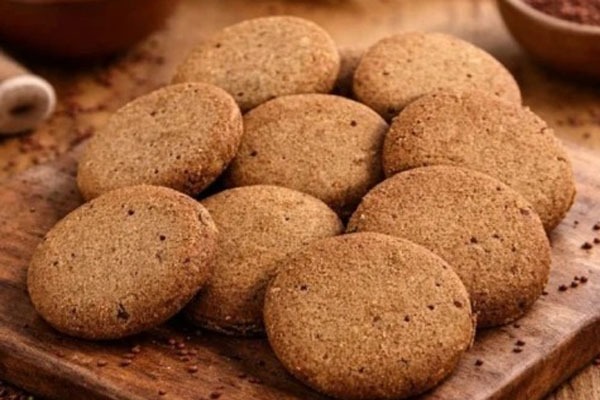SNACKS | ಜಂಕ್ ಫುಡ್‌ಗೆ ಗುಡ್‌ಬೈ: ಮನೆಯಲ್ಲೇ ಮಾಡಿ ಹೆಲ್ದೀ ರಾಗಿ ಬಿಸ್ಕೆಟ್!