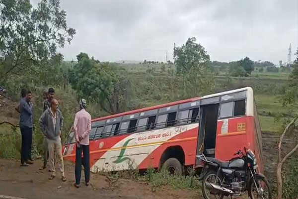 ಮಹಾಗಾಂವ್ ಬಳಿ ಕೆಕೆಆರ್‌ಟಿಸಿ ಬಸ್ ಪಲ್ಟಿ: ಚಾಲಕ-ನಿರ್ವಾಹಕ ಸೇರಿ ಐವರಿಗೆ ಗಾಯ