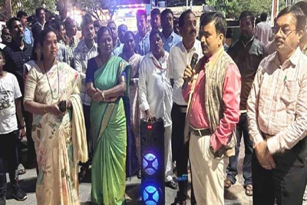 ಮತದಾರರ ಪಟ್ಟಿ ವಿಶೇಷ ಪರಿಷ್ಕರಣೆ: ಚಿತ್ರದುರ್ಗದಲ್ಲಿ ‘ಮೊಬೈಲ್ ಟಾರ್ಚ್ ಲೈಟ್’ ಜಾಥಾ ಮೂಲಕ ಜಾಗೃತಿ