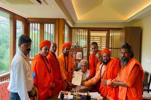 ಧರ್ಮಸ್ಥಳ ಧರ್ಮಾಧಿಕಾರಿ ಹೆಸರಿಗೆ ಕಳಂಕ ತರುವ ಷಡ್ಯಂತ್ರಕ್ಕೆ ಖಂಡನೆ: ಡಾ. ಹೆಗ್ಗಡೆ ಪರ ನಿಂತ 50ಕ್ಕೂ ಅಧಿಕ ಮಠಾಧೀಶರು