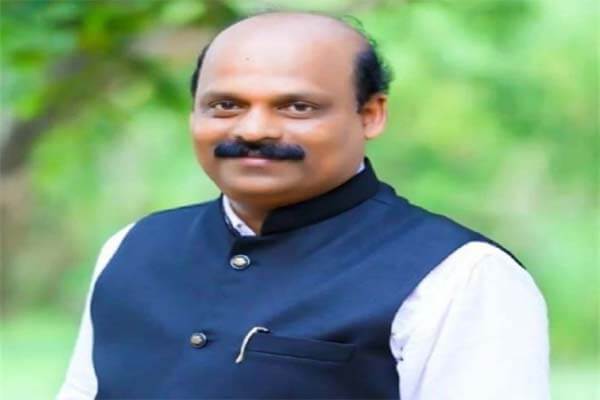 ಮಂತ್ರಾಲಯದಲ್ಲಿ ಭೀಕರ ರಸ್ತೆ ಅಪಘಾತ: ಹಾಫ್‌ಕಾಮ್ಸ್‌ನ ಪ್ರಧಾನ ವ್ಯವಸ್ಥಾಪಕ ರವಿ ಶೆಟ್ಟಿ ಮೃ*ತ್ಯು