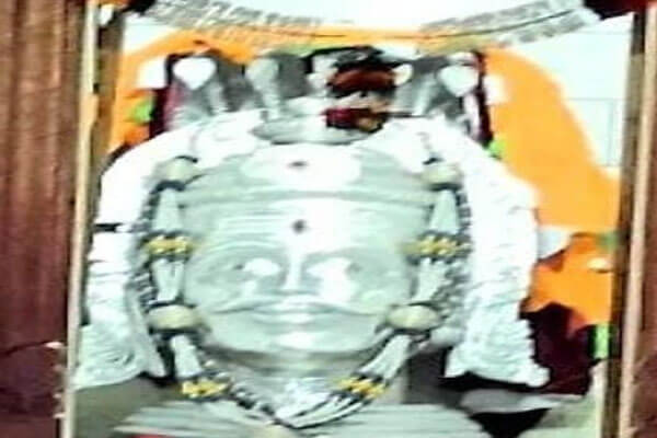 ಬಸವೇಶ್ವರ ದೇವಾಲಯದಲ್ಲಿ ಭಾರಿ ಕಳ್ಳತನ: 60 ಕೆಜಿ ಬೆಳ್ಳಿ ಪೂಜಾ ಸಾಮಗ್ರಿ ಕಳ್ಳರ ಪಾಲು