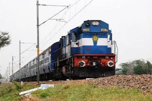 ರೈಲ್ವೆ ಹಳಿಗಳ ಪಕ್ಕ ಕಸ ಹಾಕುವವರಿಗೆ ಬಿಗ್ ಶಾಕ್: ನೈರುತ್ಯ ರೈಲ್ವೆಯಿಂದ ಎಚ್ಚರಿಕೆ