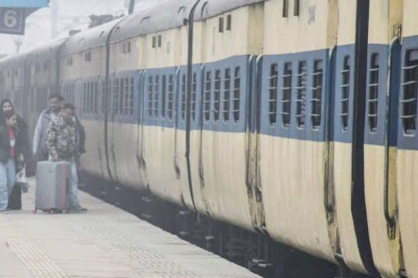 ದುರಂತೋ ಎಕ್ಸ್‌ಪ್ರೆಸ್‌ಗೆ ಬಾಂಬ್ ಬೆದರಿಕೆ: ಬಂಗಾರಪೇಟೆಯಲ್ಲಿ ತುರ್ತು ತಪಾಸಣೆ, ಶಂಕಿತ ಅರೆಸ್ಟ್