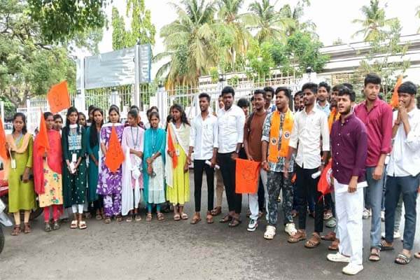 ಬಸ್, ಹಾಸ್ಟೆಲ್, ಸ್ಕಾಲರ್‌ಶಿಪ್ ಸಮಸ್ಯೆಗಳ ಮಹಾಪೂರ: ರಾಜ್ಯದಲ್ಲಿ ಶಿಕ್ಷಣ ಸಚಿವರಿಲ್ಲದ್ದಕ್ಕೆ ಎಬಿವಿಪಿ ಆಕ್ರೋಶ