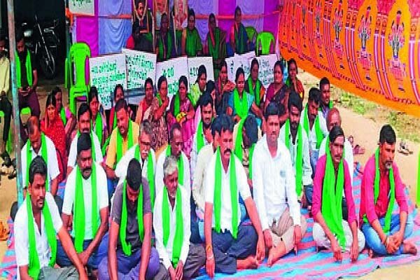 ಸಾಲವೂ ಇಲ್ಲ, ಬೆಳೆ ಪರಿಹಾರವೂ ಸಿಗುತ್ತಿಲ್ಲ: ಹಟ್ಟಿ ಚಿನ್ನದ ಗಣಿ ಕಂಪನಿ ವಿರುದ್ಧ ರೈತರ ಆಕ್ರೋಶ