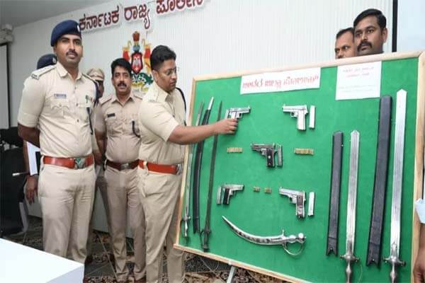 ಭಾರೀ ಶಸ್ತ್ರಾಸ್ತ್ರ ಜಾಲ ಪತ್ತೆ; ಇಬ್ಬರು ಅಕ್ರಮ ಗನ್ ಡೀಲರ್‌ಗಳನ್ನು ಹೆಡೆಮುರಿ ಕಟ್ಟಿದ ಪೊಲೀಸರು!
