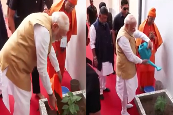 ಮೈಸೂರಿನಲ್ಲಿ ‘ವಿವೇಕ ಸ್ಮಾರಕ’ ಉದ್ಘಾಟಿಸಿದ ಪ್ರಧಾನಿ ಮೋದಿ: ಆಶ್ರಮ ಆವರಣದಲ್ಲಿ ಸಸಿ ನೆಟ್ಟ ಸಿಎಂ-ಪಿಎಂ