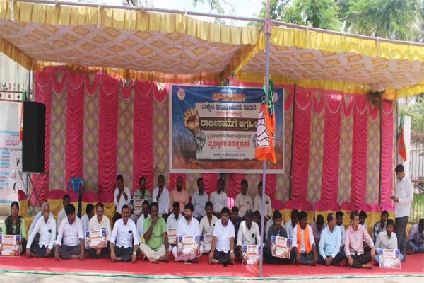 ಬಡಾಯಿ ಕೊಚ್ಚಿಕೊಳ್ಳುವ ಕೈ ಸರ್ಕಾರದಿಂದ ದಲಿತರಿಗೆ ನಿರಂತರ ಅನ್ಯಾಯ: ಚಿತ್ರದುರ್ಗದಲ್ಲಿ ಬಿಜೆಪಿ ಸಮರ