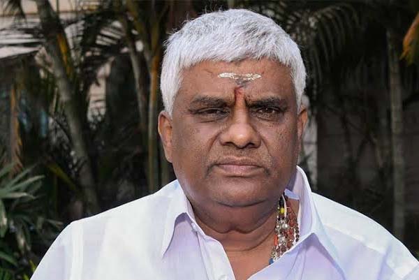 ಹಾಸನದ ಡಿಸಿ ಲತಾಕುಮಾರಿ ಬಗ್ಗೆ ಏಕವಚನದಲ್ಲಿ ಮಾತನಾಡಿದ ಎಚ್‌.ಡಿ. ರೇವಣ್ಣ, ಕ್ರಮ ಕೈಗೊಳ್ಳಲು ಆಗ್ರಹ