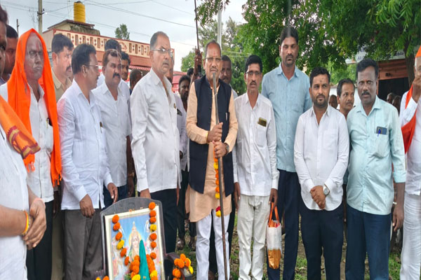 ಗ್ರಾಮೀಣ ಅಭಿವೃದ್ಧಿಗೆ ವೇಗ: ಔರಾದ(ಬಿ)ಯಲ್ಲಿ 4 ಕೋಟಿ ರೂ. ಯೋಜನೆಗಳಿಗೆ ಶಾಸಕ ಪ್ರಭು ಚವ್ಹಾಣ ಚಾಲನೆ