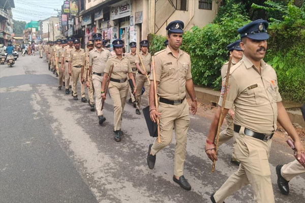 ಪೊಲೀಸ್ ಸರ್ಪಗಾವಲಿನಲ್ಲಿ ಪುತ್ತೂರು: ಈದ್ ಮಿಲಾದ್ ಹಿನ್ನೆಲೆ ಕಟ್ಟುನಿಟ್ಟಿನ ಭದ್ರತೆ, ಪಥಸಂಚಲನ