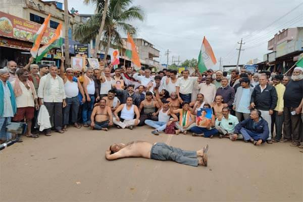 ಲಕ್ಷ್ಮೀ ಹೆಬ್ಬಾಳ್ಕರ್‌ಗೆ ಸಚಿವ ಸ್ಥಾನಕ್ಕಾಗಿ ಪಟ್ಟು: ಬಡಸ್ ಗ್ರಾಮಸ್ಥರಿಂದ ಅರಬೆತ್ತಲೆ ಪ್ರತಿಭಟನೆ