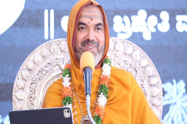 ‘ಅನ್ನಂ ಬ್ರಹ್ಮ’ ಮಾಲಿಕೆ । ಯೋಗ ದೃಷ್ಟಿಗೆ ಕಾಣುವುದು ಇಂದಿನ ವೈದ್ಯಕೀಯ ಉಪಕರಣಗಳಿಗೆ ಕಾಣಸಿಗುವುದಿಲ್ಲ: ರಾಘವೇಶ್ವರ ಶ್ರೀ