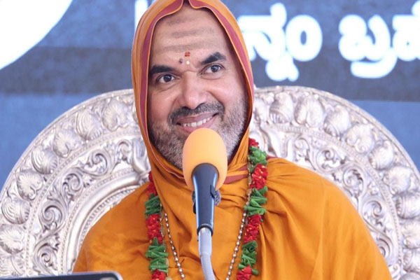 ‘ಅನ್ನಂ ಬ್ರಹ್ಮ’ ಮಾಲಿಕೆ । ವಾಹನದ ಇಂಧನದ ಮೇಲಿರುವ ಕಾಳಜಿ, ದೇಹದ ಇಂಧನ ಆಹಾರಕ್ಕೂ ಇರಲಿ: ರಾಘವೇಶ್ವರ ಶ್ರೀ