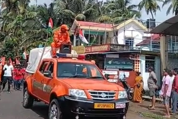 ತ್ರಿವರ್ಣ ಧ್ವಜ ಹಿಡಿದು ದೇಶಭಕ್ತಿಯ ಘೋಷಣೆ: ಬೆಲೇಕೇರಿಯಲ್ಲಿ ‘ಹರ್ ಘರ್ ತಿರಂಗಾ’ ಅಭಿಯಾನ