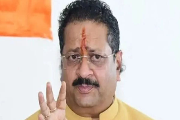 ರಾಷ್ಟ್ರಧ್ವಜಕ್ಕೆ ಸಚಿವ ಜಮೀರ್‌ ಅಹ್ಮದ್ ಅಪಮಾನ ಮಾಡಿದ್ದಾರೆ: ಯತ್ನಾಳ್ ಆರೋಪ