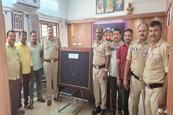 ಖಾಕಿ ಬಲೆಗೆ ಬಿದ್ದ ಖತರ್ನಾಕ್ ಸರಗಳ್ಳರು: ಮೂವರನ್ನು ಬಂಧಿಸಿ ಲಕ್ಷಾಂತರ ರೂ. ಮೌಲ್ಯದ ಚಿನ್ನ ಜಪ್ತಿ ಮಾಡಿದ ಪೊಲೀಸರು