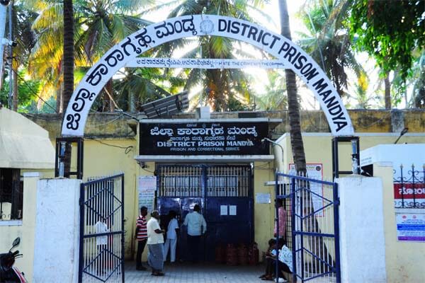 ಮಂಡ್ಯ ಕಾರಾಗೃಹದಲ್ಲಿ ಮತ್ತೊಂದು ಕರ್ಮಕಾಂಡ: ಜೈಲು ಅಧಿಕಾರಿ, ಸಿಬ್ಬಂದಿ ವಿರುದ್ಧ ಖೈದಿಗಳ ಪತ್ರ ವೈರಲ್