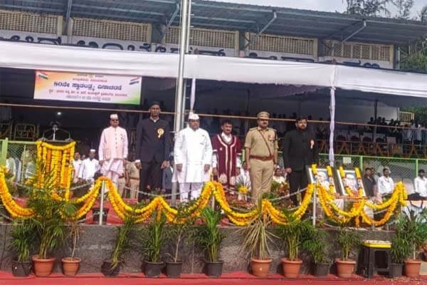 ವಿಜಯಪುರದಲ್ಲಿ ಸಡಗರದ ಸ್ವಾತಂತ್ರ್ಯ ದಿನಾಚರಣೆ: ಧ್ವಜ ಹಾರಿಸಿ ಗೌರವ ವಂದನೆ ಸ್ವೀಕರಿಸಿದ ಉಸ್ತುವಾರಿ ಸಚಿವ ಎಂ.ಬಿ. ಪಾಟೀಲ