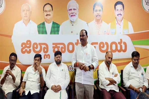 ಚಿತ್ರದುರ್ಗ: ಆ.11 ರಿಂದ 15 ರವರೆಗೆ ‘ಹರ್-ಘರ್ ತಿರಂಗ’ ಅಭಿಯಾನ; ಬಿಜೆಪಿ ಜಿಲ್ಲಾ ಕಾರ್ಯಾಲಯದಲ್ಲಿ ಪೂರ್ವಭಾವಿ ಸಭೆ