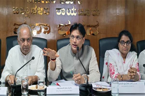 ರಾಯಚೂರು ಡಿಸಿ ಕಚೇರಿಯಲ್ಲಿ ಬರ ಪರಿಸ್ಥಿತಿ ಸಭೆ: ಬೆಳೆ ನಾಶದ ಭೀಕರತೆ ಬಿಚ್ಚಿಟ್ಟ ಸಚಿವ ಅಜಯ್ ಧರ್ಮಸಿಂಗ್