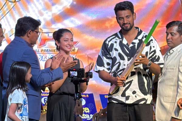 ಕರ್ನಾಟಕ ಸಾಫ್ಟ್ ಬಾಲ್ ಪ್ರಿಮಿಯರ್ ಲೀಗ್ ಸೀಸನ್-3ಗೆ ಚಾಲನೆ ನೀಡಿದ ಡಾರ್ಲಿಂಗ್‌ ಕೃಷ್ಣ, ಐಂದ್ರಿತಾ ರೈ