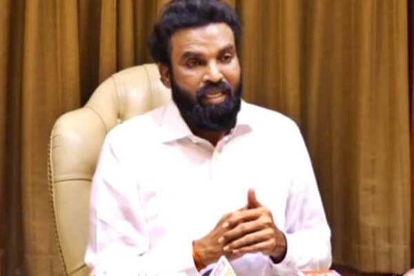 ಡಿ.ಕೆ. ಶಿವಕುಮಾರ್ ಒಬ್ಬ ವ್ಯಾಪಾರಸ್ಥ ಮುಖ್ಯಮಂತ್ರಿ: ಸಿಎಂ ವಿರುದ್ಧ ಮಾಜಿ ಸಚಿವ ಬಿ. ಶ್ರೀರಾಮುಲು ವಾಗ್ದಾಳಿ