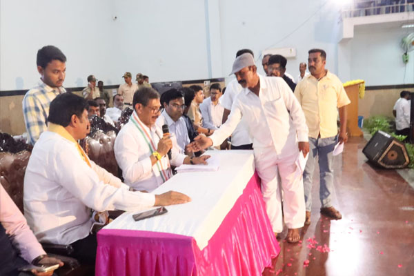 ಜನರ ಸಮಸ್ಯೆಗಳಿಗೆ ಸ್ಥಳದಲ್ಲೇ ಸ್ಪಂದನೆ: ಚನ್ನಪಟ್ಟಣದಲ್ಲಿ ‘ಪ್ರಜಾಸೇವೆ’ಗೆ ಚಾಲನೆ