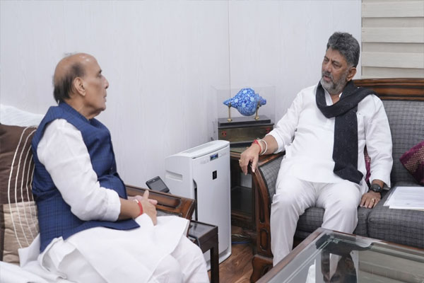 ಬೆಂಗಳೂರಿನ ಯೋಜನೆಗಳಿಗೆ ಕೇಂದ್ರದ ಗ್ರೀನ್ ಸಿಗ್ನಲ್ ಬೇಕು: ರಾಜನಾಥ್, ಪಾಟೀಲ್‌ಗೆ ಡಿಕೆಶಿ ಮನವಿ