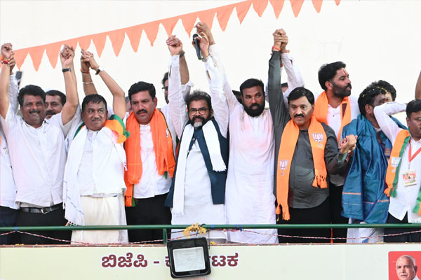 ‘ಹಣ ಹೊಡೆದ ಕಳ್ಳರು’: ‘ಬಳ್ಳಾರಿ ಚಲೋ’ದಲ್ಲಿ ಕಾಂಗ್ರೆಸ್ ವಿರುದ್ಧ ಜನಾರ್ದನ ರೆಡ್ಡಿ ಕಿಡಿ