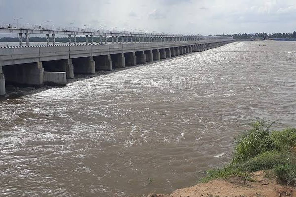 ಕಾವೇರಿ ವಿಚಾರದಲ್ಲಿ ಕರ್ನಾಟಕಕ್ಕೆ ಮತ್ತೊಂದು ಹೊಡೆತ: ತಮಿಳುನಾಡಿಗೆ 4 ಸಾವಿರ ಕ್ಯೂಸೆಕ್ ನೀರು ಹರಿಸಲು CWRC ಸೂಚನೆ