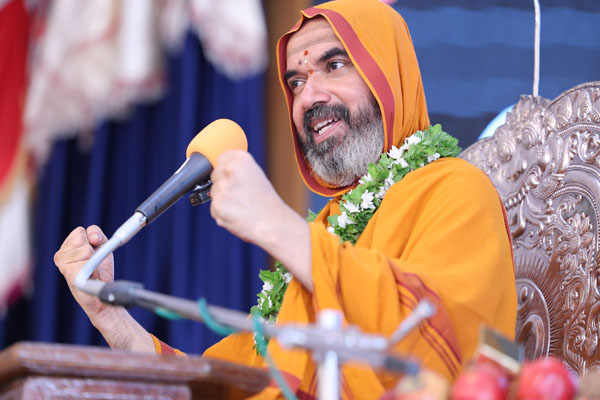 ‘ಅನ್ನಂ ಬ್ರಹ್ಮ’ ಮಾಲಿಕೆ | ದೇಶಿ ಗೋವಿನ ಹಾಲಿನ ತುಪ್ಪಕ್ಕೆ ವಿಶೇಷ ಗುಣ: ದೇಶಿ ಗೋವುಗಳ ಮಹತ್ವ ವಿವರಿಸಿದ ರಾಘವೇಶ್ವರ ಶ್ರೀ