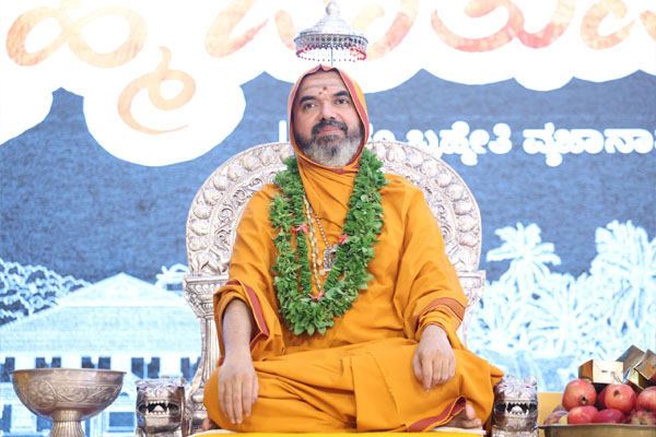 ‘ಅನ್ನಂ ಬ್ರಹ್ಮ’ ಮಾಲಿಕೆ | ಅಮೃತ ಸಮಾನವಾದ ಜಲವನ್ನು ವಿಷವಾಗಿಸದಿರಿ: ಪ್ಲಾಸ್ಟಿಕ್ ಬಾಟಲ್ ನೀರಿನ ಬಗ್ಗೆ ರಾಘವೇಶ್ವರ ಶ್ರೀ ಎಚ್ಚರಿಕೆ
