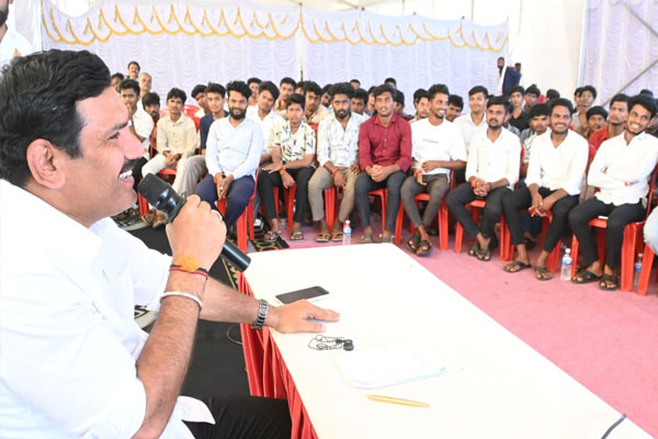 ‘ಬಳ್ಳಾರಿ ಚಲೋ’ 6ನೇ ದಿನಕ್ಕೆ ಭರ್ಜರಿ ರೆಸ್ಪಾನ್ಸ್: ಕಂಪ್ಲಿಯಲ್ಲಿ ವಿಜಯೇಂದ್ರಗೆ ಭರ್ಜರಿ ಸ್ವಾಗತ