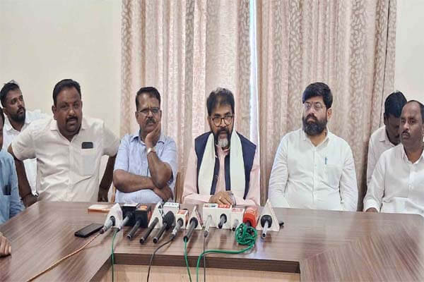 ರಾಜ್ಯದಲ್ಲಿ ಜನ ವಿರೋಧಿ, ಭ್ರಷ್ಟರ ಕೂಟ ಅಧಿಕಾರ ನಡೆಸುತ್ತಿದೆ: ಚಿತ್ರದುರ್ಗದಲ್ಲಿ ಛಲವಾದಿ ವಾಗ್ದಾಳಿ