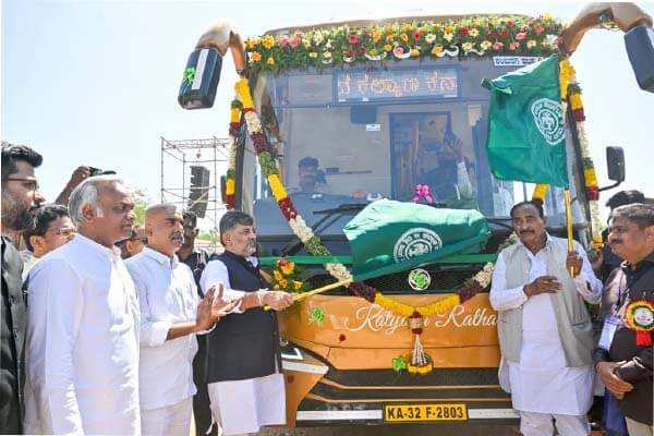 ಕಲ್ಯಾಣ ಕರ್ನಾಟಕ ಉತ್ಸವ: 940 ಯೋಜನೆಗಳ ಲೋಕಾರ್ಪಣೆ, 24 ನೂತನ ಬಸ್ಸುಗಳಿಗೆ ಸಿಎಂ ಚಾಲನೆ
