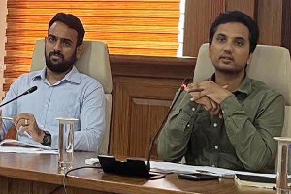 ಹೆದ್ದಾರಿಗಳಲ್ಲಿ ರಾತ್ರಿ ಮಂಗಳಮುಖಿಯರು ನಿಲ್ಲದಂತೆ ಖಡಕ್ ಕ್ರಮ: ಅಧಿಕಾರಿಗಳಿಗೆ ಡಿಸಿ ದರ್ಶನ್ ಸೂಚನೆ