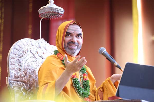 ನವರಾತ್ರ ನಮಸ್ಯಾ | ಮಹಾತ್ಮರಿಗೆ ಶುದ್ಧ ಮನಸ್ಸಿನಿಂದ ಸಮರ್ಪಿಸಿದ್ದು ಹತ್ತಾಗಿ ಮರಳುತ್ತದೆ: ರಾಘವೇಶ್ವರ ಶ್ರೀ