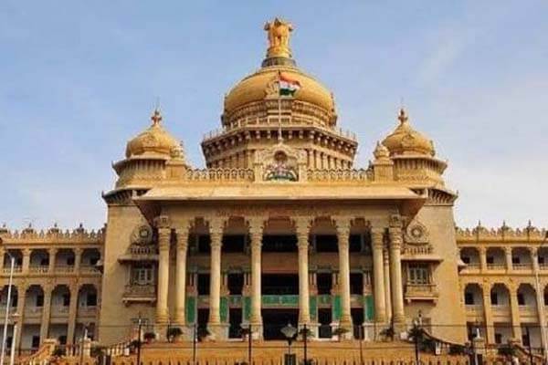 ಬರಗಾಲದ ನಡುವೆ ಸಚಿವರ ಕಾರು ಖರೀದಿ ಮಿತಿ 31 ಲಕ್ಷಕ್ಕೆ ಏರಿಕೆ: ಸಾರ್ವಜನಿಕರ ಕೆಂಗಣ್ಣಿಗೆ ಗುರಿಯಾದ ಸರ್ಕಾರ