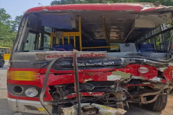 ಬಸ್–ಲಾರಿ ಮುಖಾಮುಖಿ ಡಿಕ್ಕಿ: 2 ವರ್ಷದ ಬಾಲಕ ಸಾ*ವು, 25ಕ್ಕೂ ಹೆಚ್ಚು ಜನರಿಗೆ ಗಾಯ