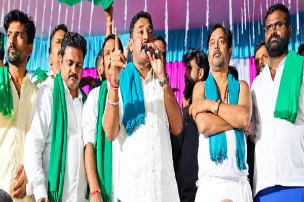 ಕಬ್ಬಿನ ಬೆಂಬಲ ಬೆಲೆ ಹೆಚ್ಚಳಕ್ಕೆ ಆಗ್ರಹ: ಎರಡನೇ ದಿನವೂ ಹೆದ್ದಾರಿ ಬಂದ್, ಸರ್ಕಾರಕ್ಕೆ ರೈತರ ಎಚ್ಚರಿಕೆ